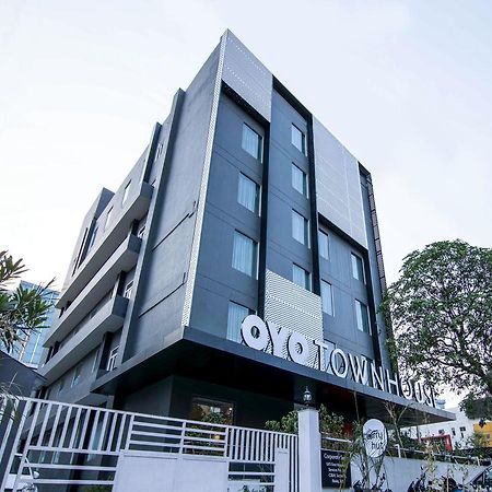 Oyo Townhouse 028 Corporate Suite Noida Eksteriør billede