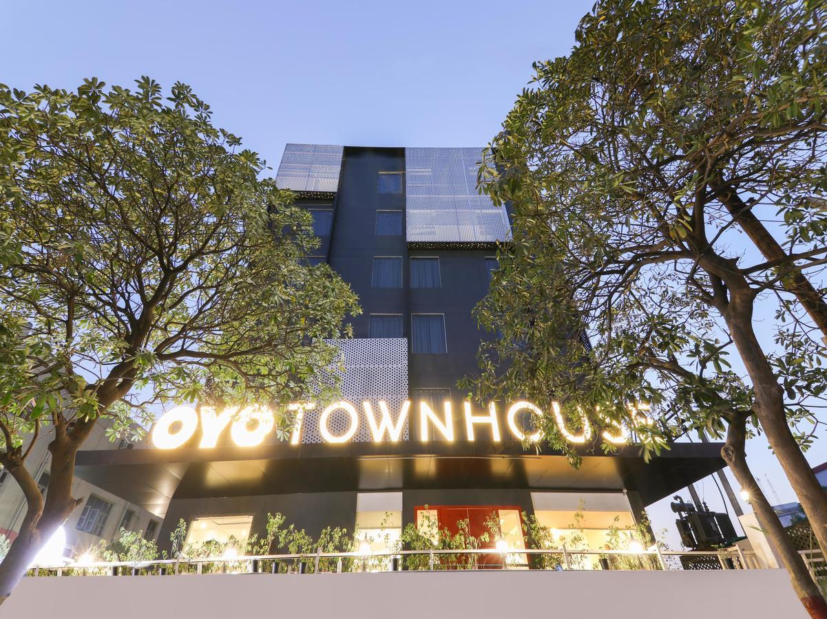 Oyo Townhouse 028 Corporate Suite Noida Eksteriør billede