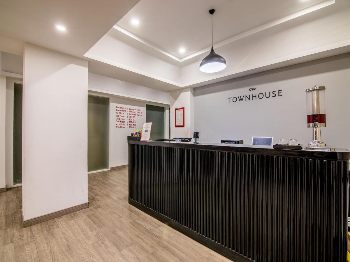 Oyo Townhouse 028 Corporate Suite Noida Eksteriør billede