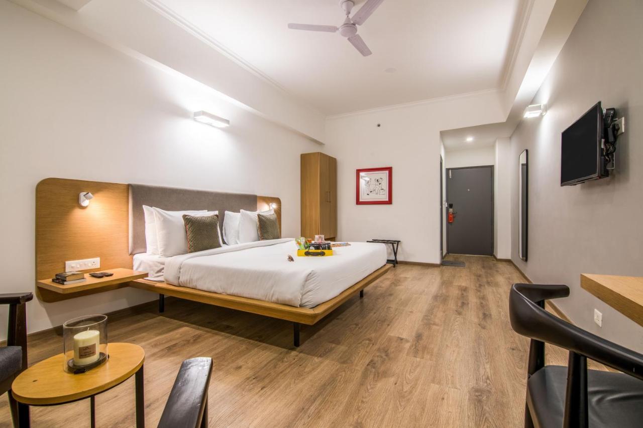 Oyo Townhouse 028 Corporate Suite Noida Eksteriør billede