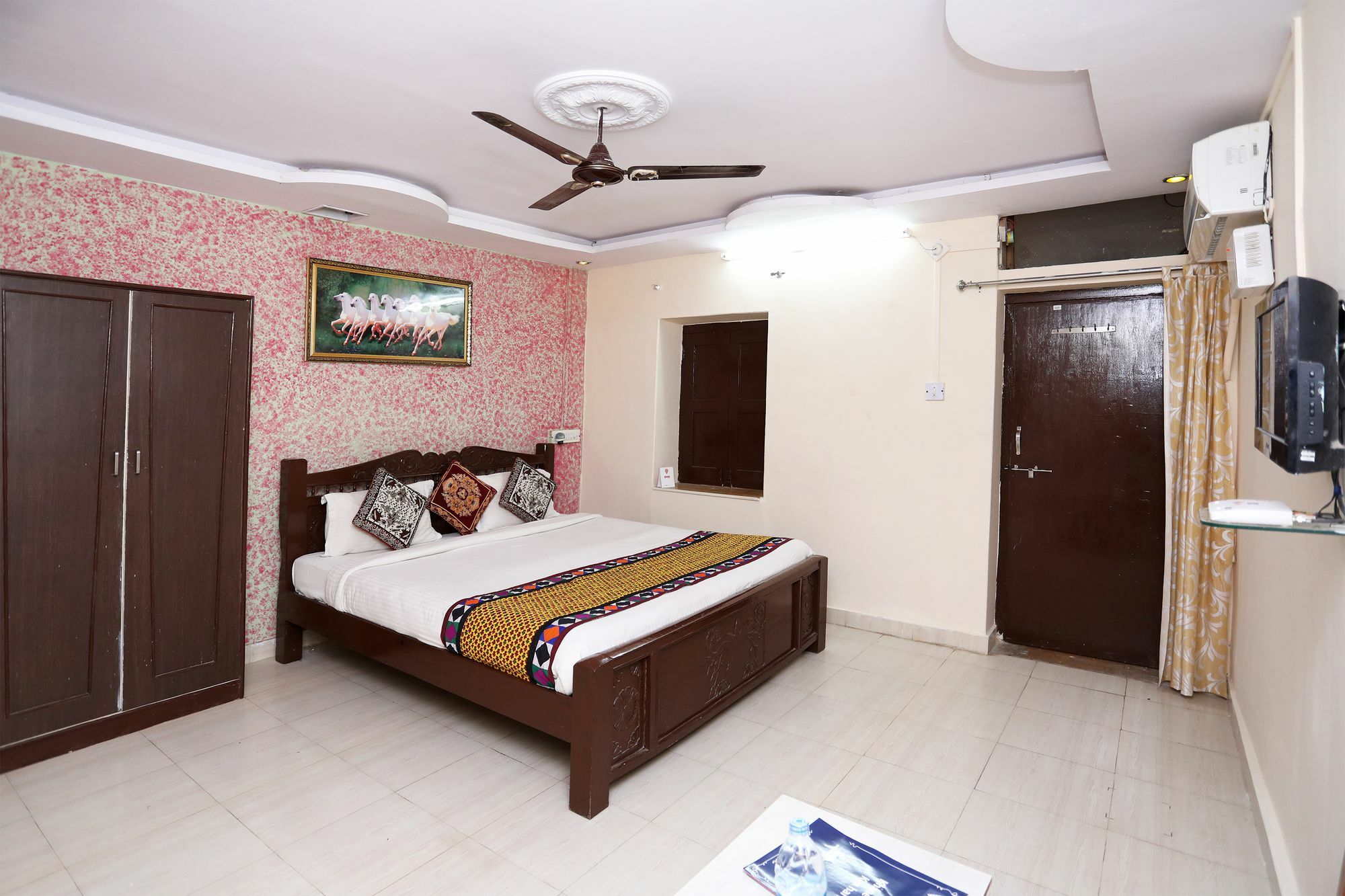 Oyo Townhouse 028 Corporate Suite Noida Eksteriør billede