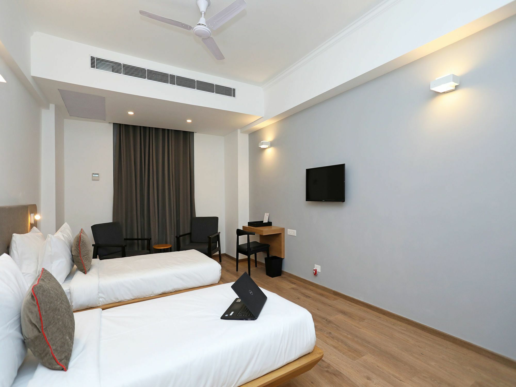 Oyo Townhouse 028 Corporate Suite Noida Eksteriør billede